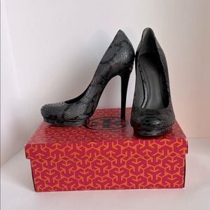 Tori Burch Heels 8 1/2
Jude Amazon Snake Print